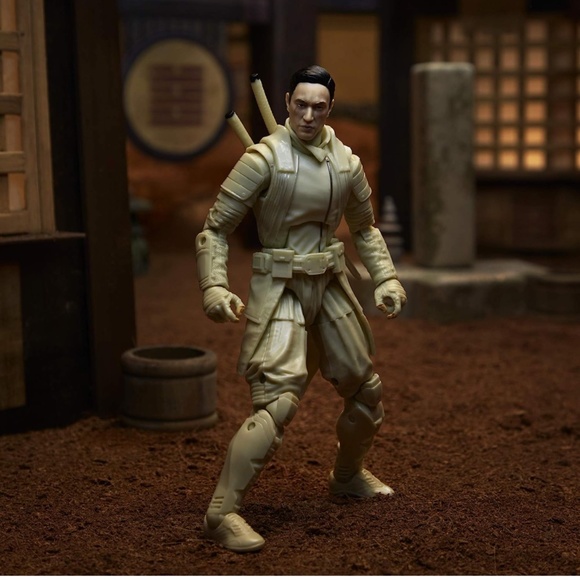 G.I. Joe Classified Series Snake Eyes: G.I. Joe Origins Storm Shadow Figure - Picture 7 of 9